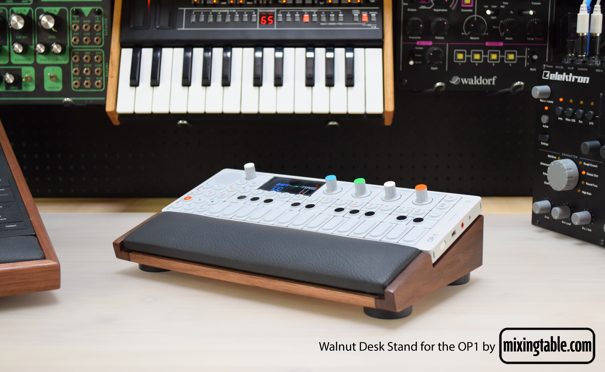 OP1 Lux Desk Stand