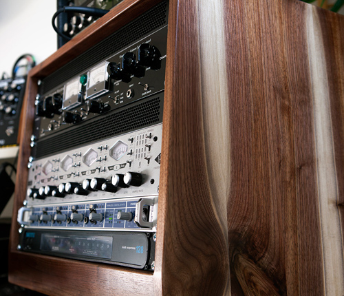 Sam-walnut-8U-rack-slanted2