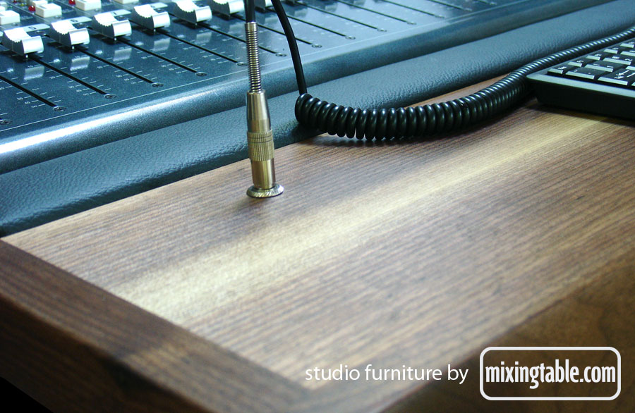 mixingtable-walnut-work-surface-with-headphone-jack-and-wrist-rest