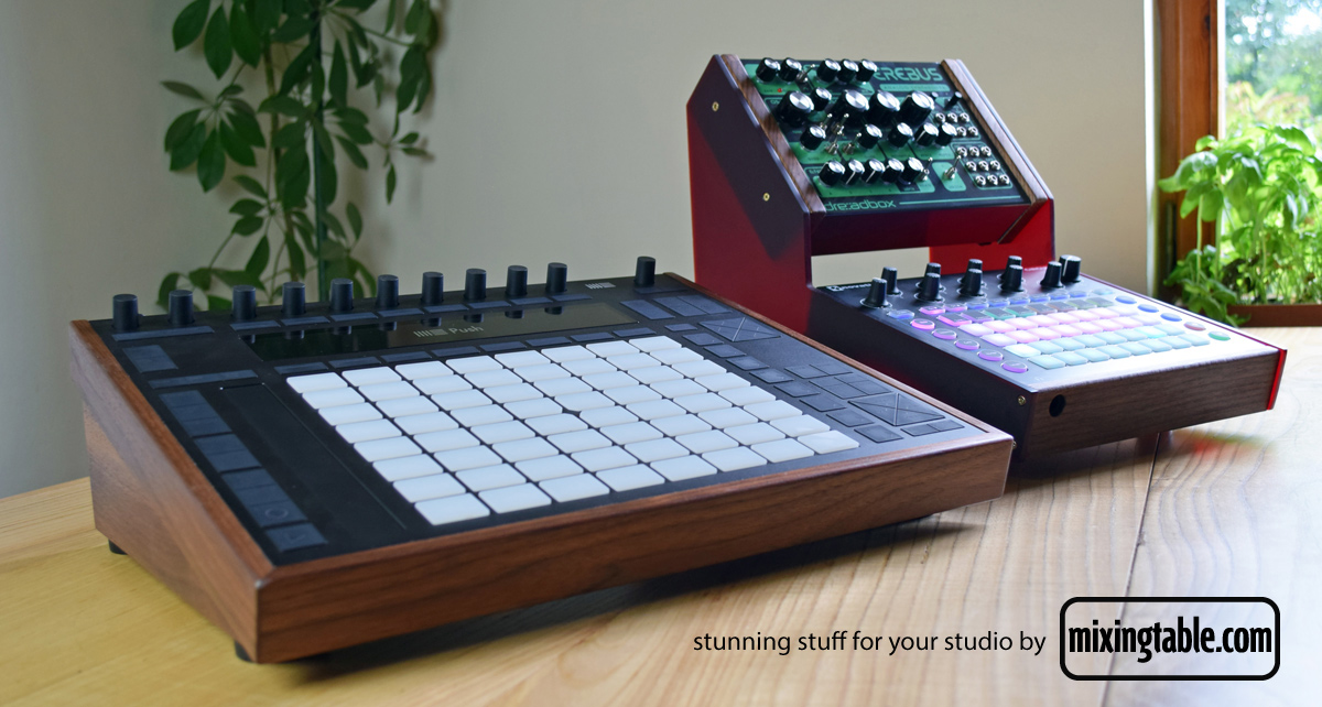 Novabox-Cirebus-and-Push-stands-by-mixingtable