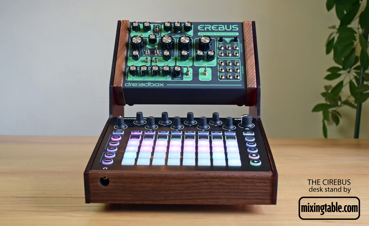 Novabox-Cirebus-stand-by-mixingtable-front-on