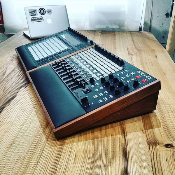 APC40 mk II Lux Desk Stand | Mixingtable.com