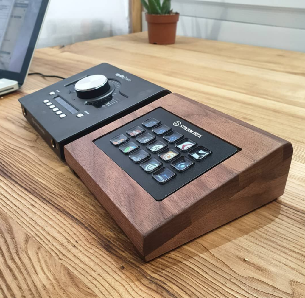 Stream Deck desk stand by mixingtable